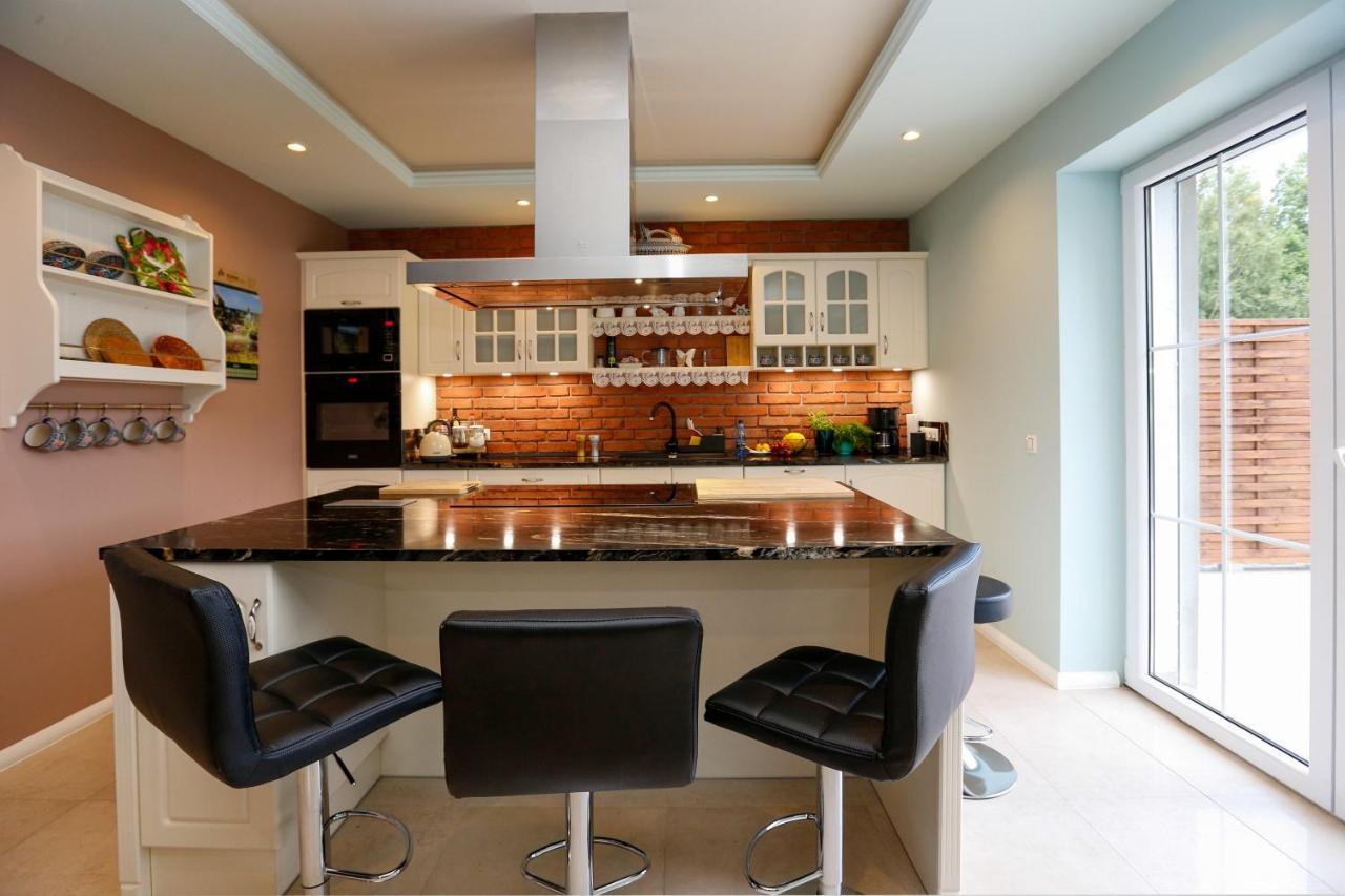 Iseroase House Deluxe Pobiedna Ngoại thất bức ảnh